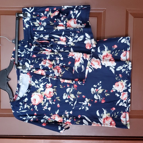 Kikiberry Lounge Set Size Medium - Picture 1 of 9